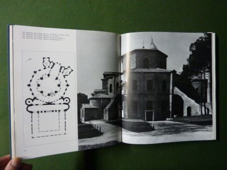 Architecture byzantine Cyril Mango Berger-Levrault collection l’histoire mondiale de l’architecture urbanisme construction bâtiments sciences et techniques monographie moyen-âge antiquité Turquie Grèce Constantinople Architecture byzantine Cyril Mango Berger-Levrault collection l’histoire mondiale de l’architecture urbanisme construction bâtiments sciences et techniques monographie moyen-âge antiquité Turquie Grèce Constantinople