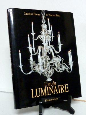 Arts décoratifs L’art du luminaire éclairage histoire styles formes techniques Bourne Brett Flammarion 
